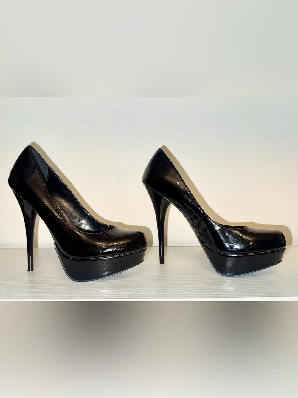 Classic Black Patent Platform Stiletto Pumps - size 7 - Picture 6 of 7